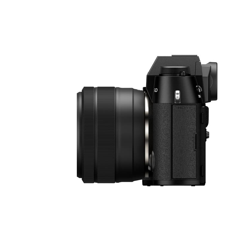 Fujifilm X-T50 Kamera mit XC 15-45mm Objektiv in Schwarz.