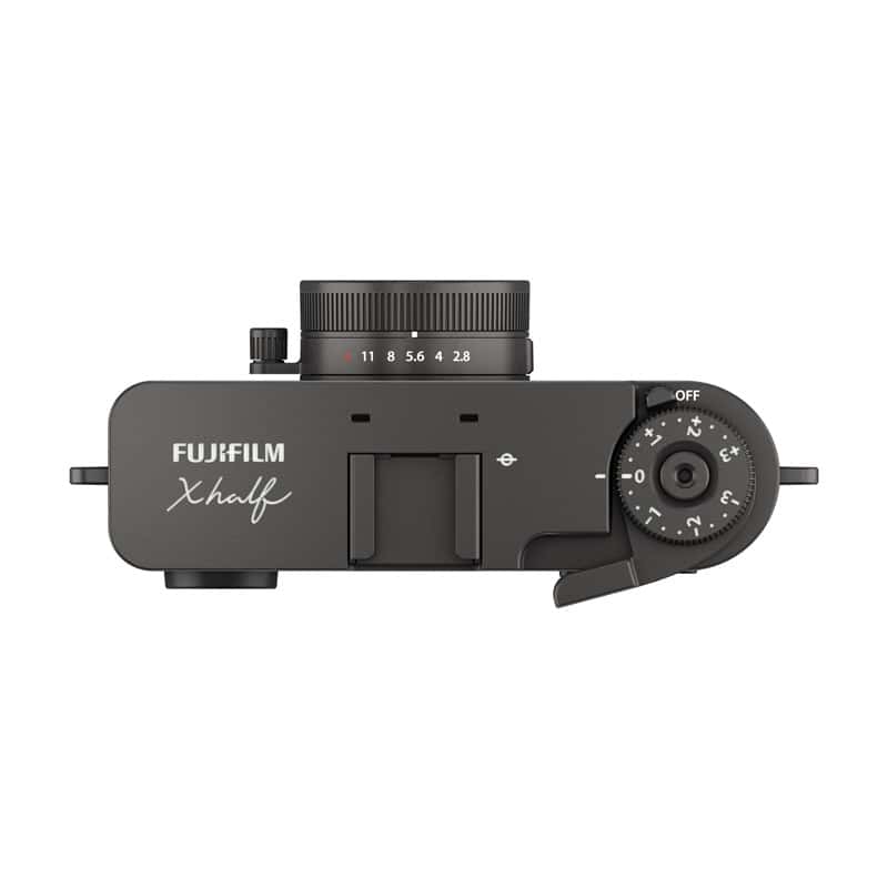Fujifilm X-HF1 'X half' in Anthrazit, Top-Ansicht mit Bedienelementen.