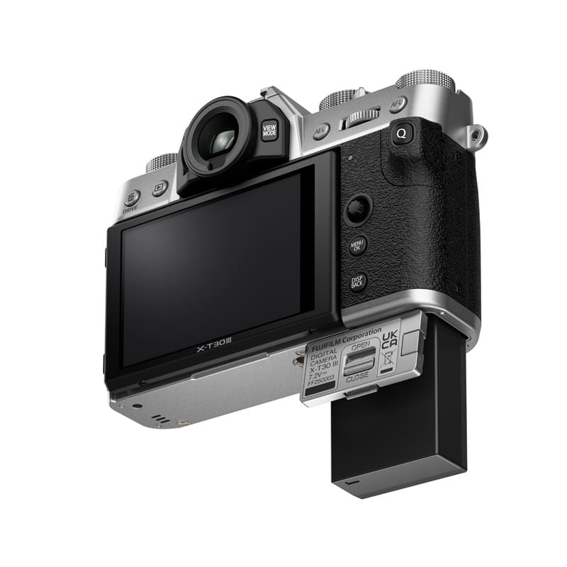 Fujifilm X-T30 III Gehäuse in Silber mit LCD-Display und Bedienelementen.